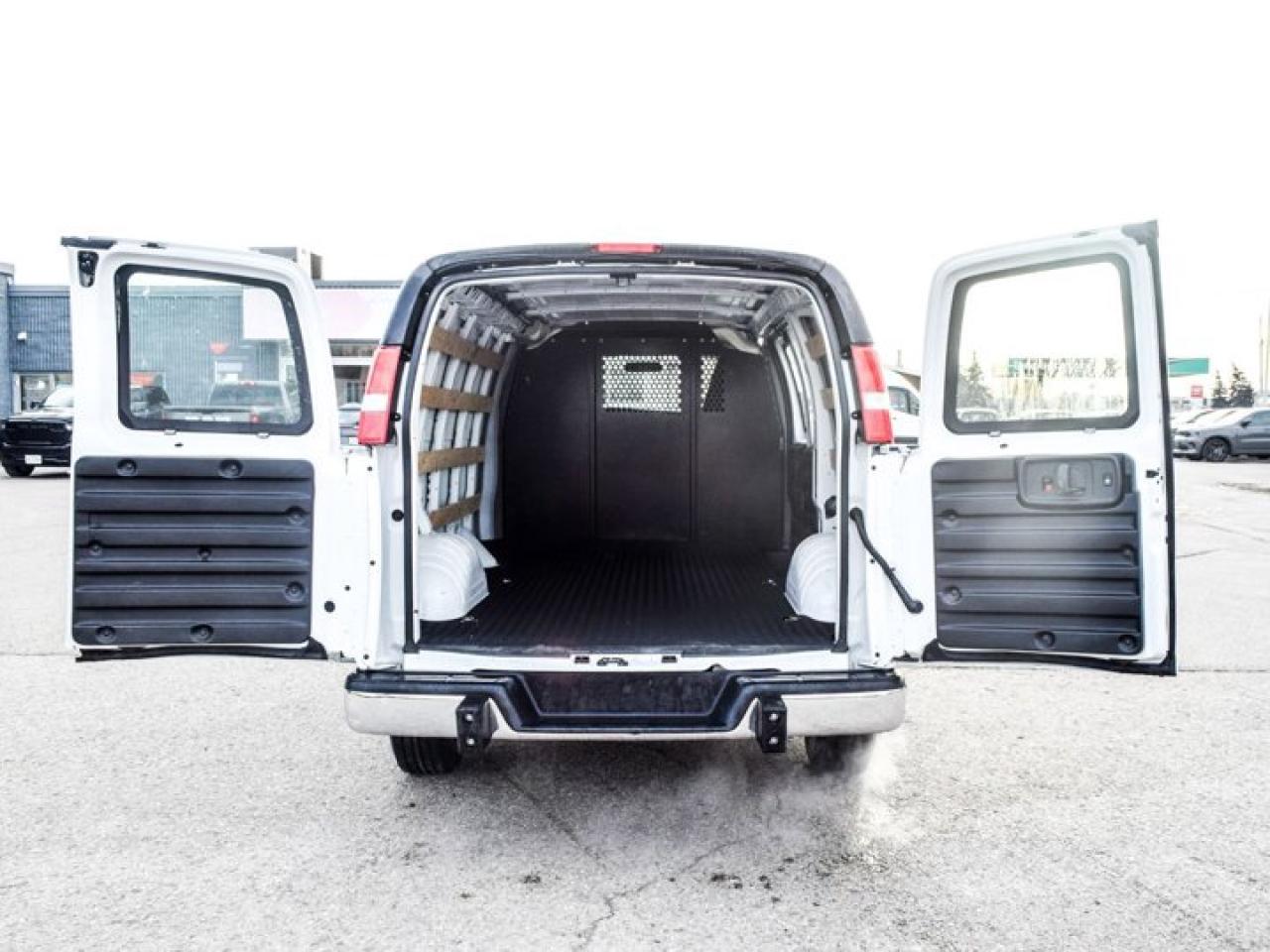 2024 Chevrolet Express Cargo Van RWD 2500 135" Backup Camera Air condition Photo