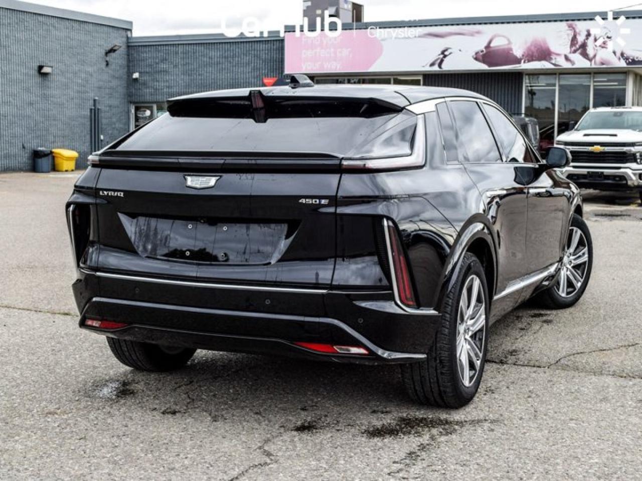 2024 Cadillac LYRIQ Tech 33"Display Glass Roof w/Power Sahade Blind Spot R-Start Photo