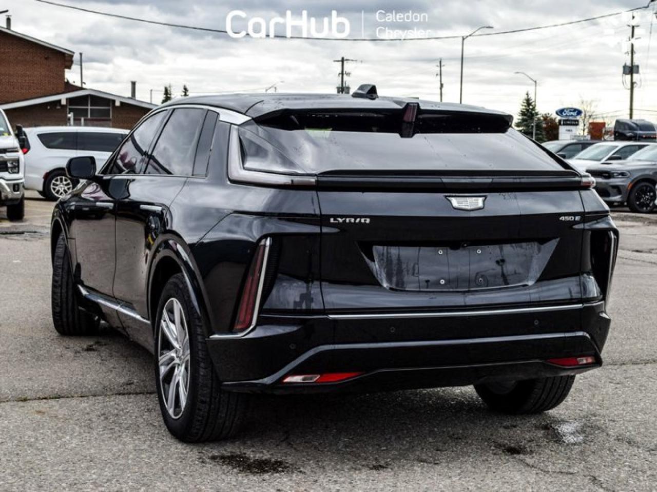 2024 Cadillac LYRIQ Tech 33"Display Glass Roof w/Power Sahade Blind Spot R-Start Photo