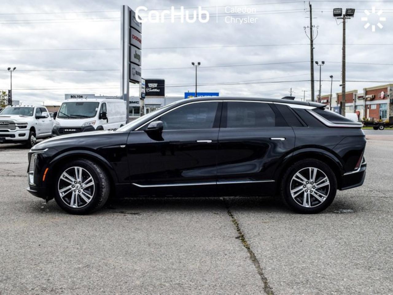 2024 Cadillac LYRIQ Tech 33"Display Glass Roof w/Power Sahade Blind Spot R-Start Photo