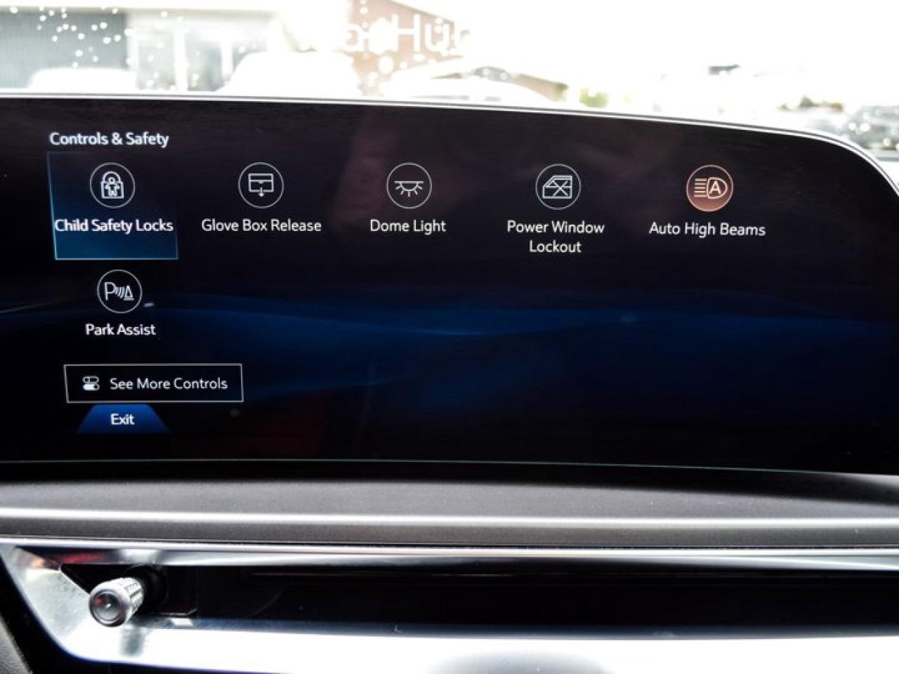 2024 Cadillac LYRIQ Tech 33"Display Glass Roof w/Power Sahade Blind Spot R-Start Photo