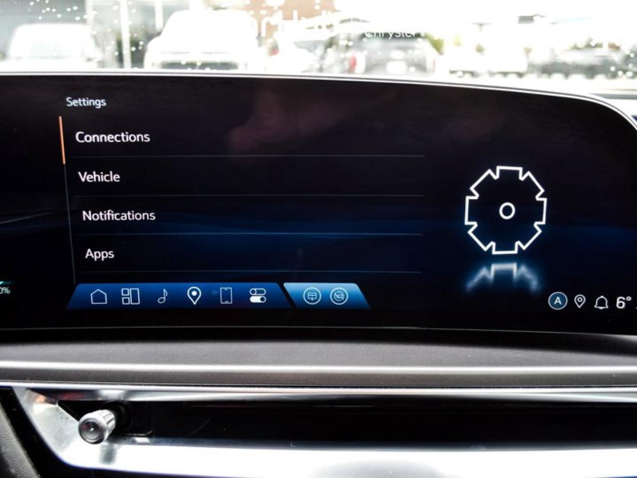 2024 Cadillac LYRIQ Tech 33"Display Glass Roof w/Power Sahade Blind Spot R-Start Photo