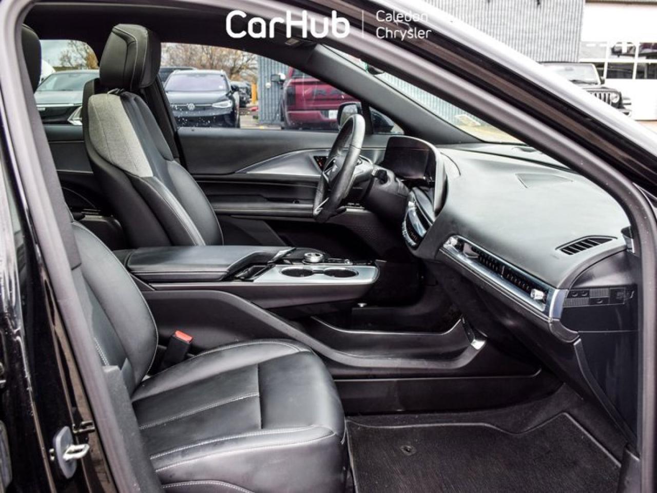 2024 Cadillac LYRIQ Tech 33"Display Glass Roof w/Power Sahade Blind Spot R-Start Photo