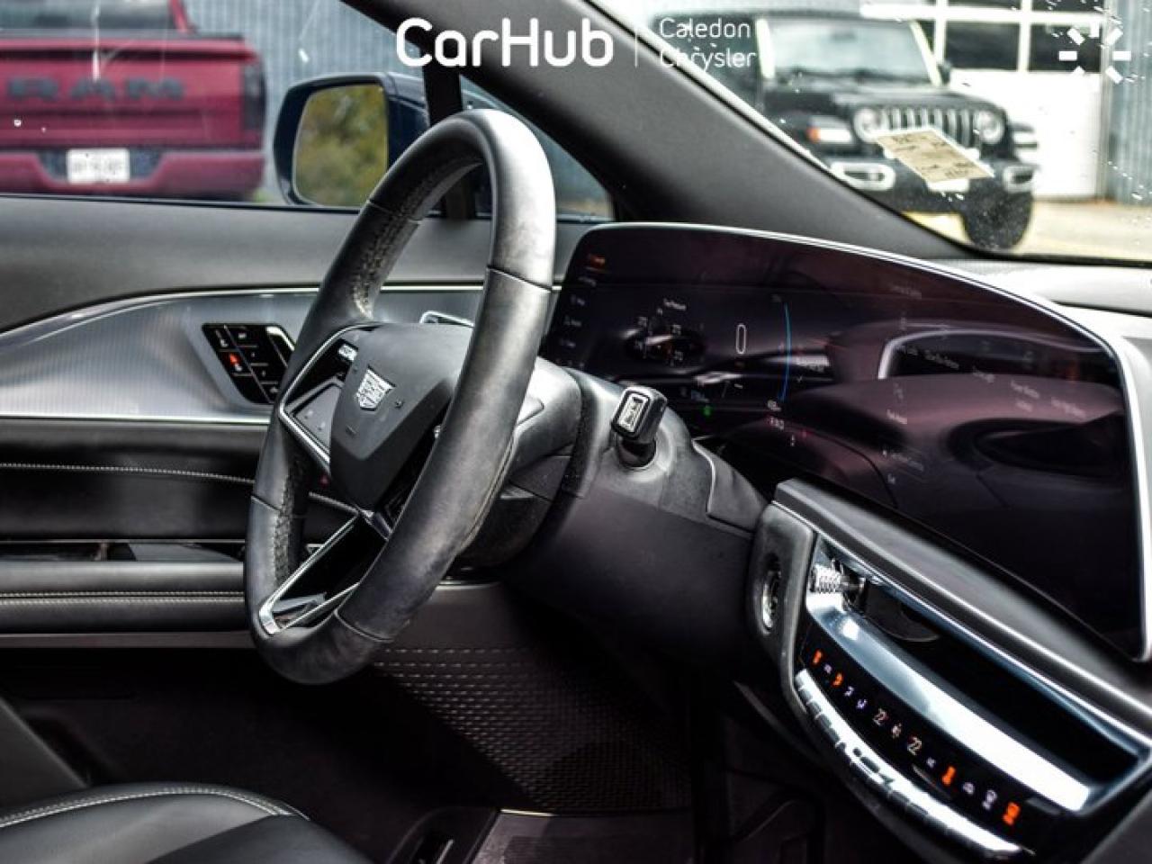 2024 Cadillac LYRIQ Tech 33"Display Glass Roof w/Power Sahade Blind Spot R-Start Photo