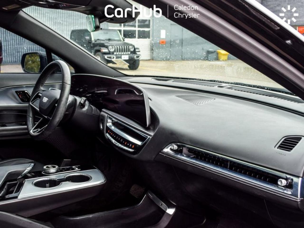 2024 Cadillac LYRIQ Tech 33"Display Glass Roof w/Power Sahade Blind Spot R-Start Photo