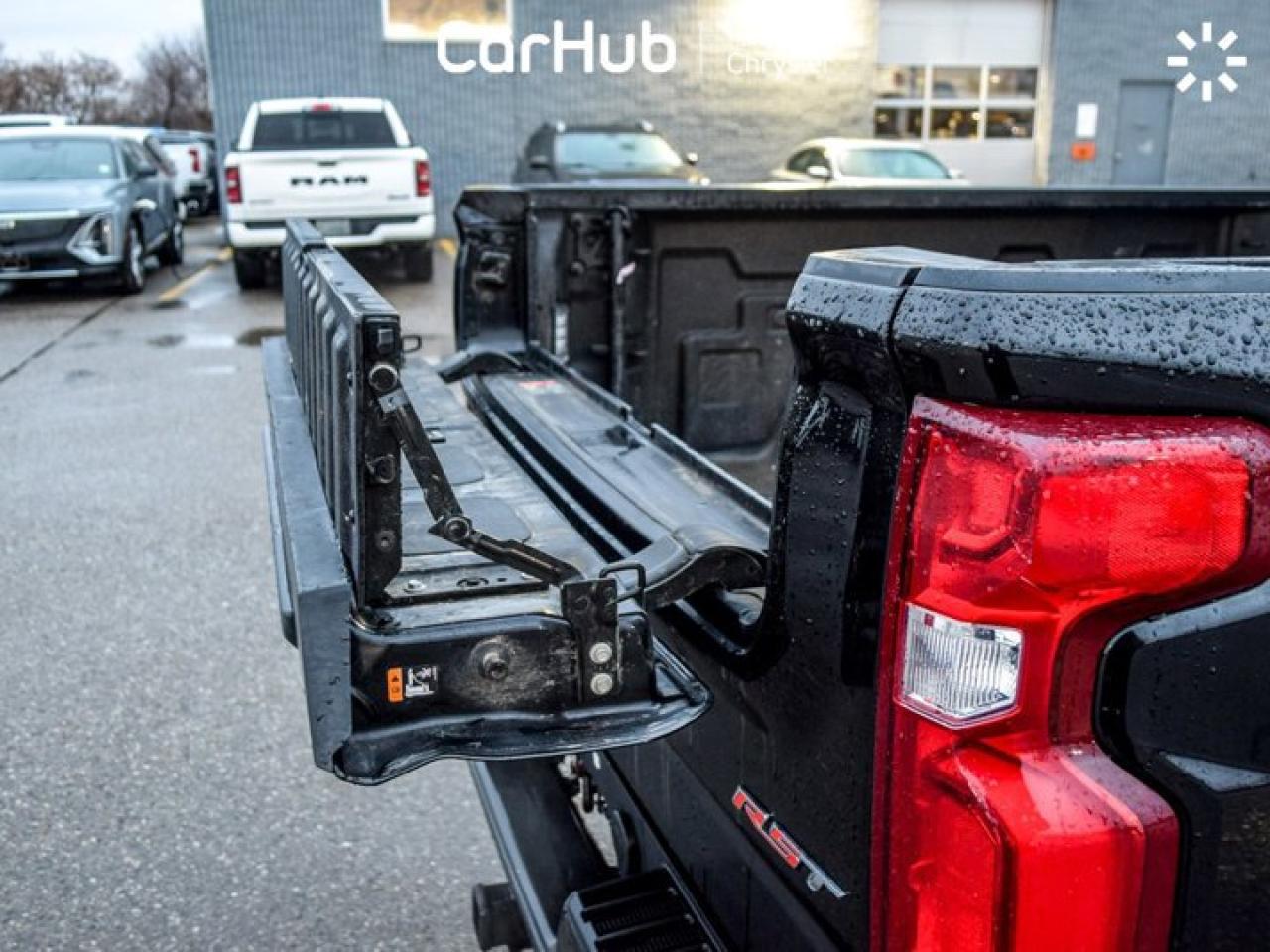 2023 Chevrolet Silverado 1500 RST4WD Crew Cab 157" 6.2L MultiPro Tailgate  5 passengers with captain chair Photo