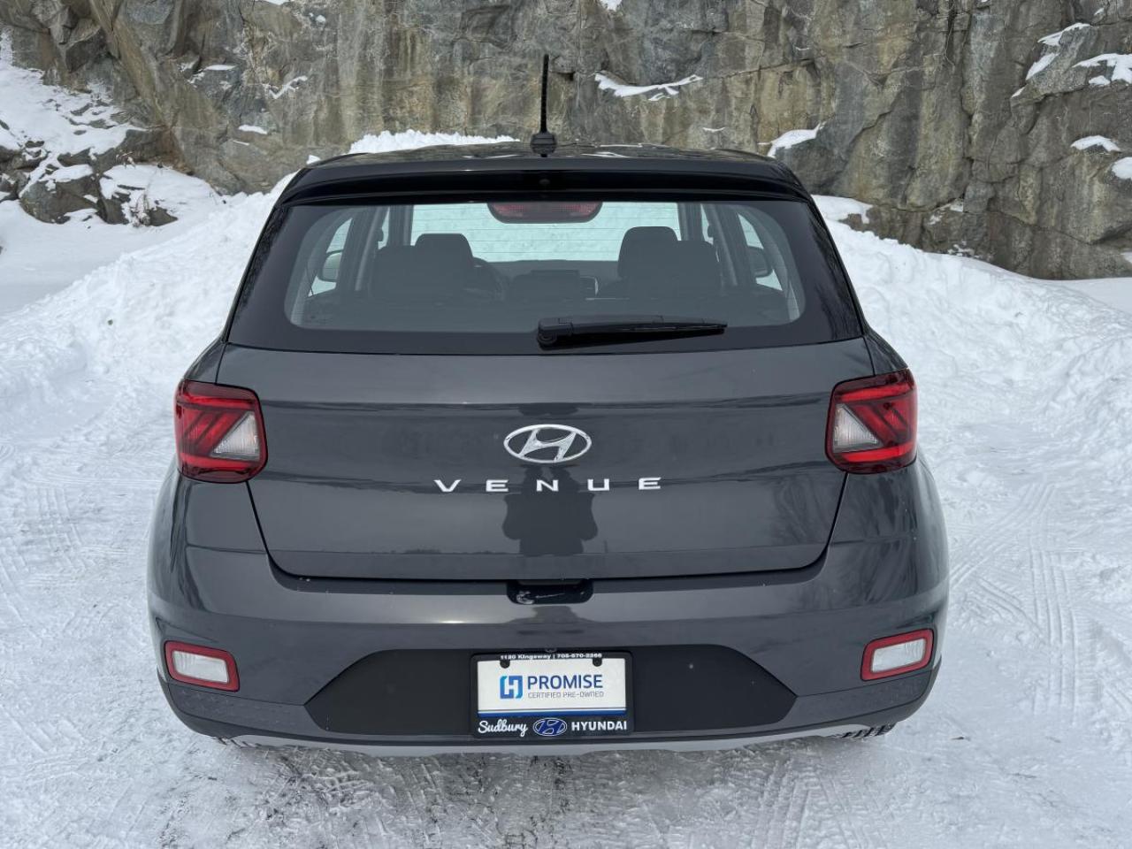 2025 Hyundai Venue Essential IVT w/Two-Tone Photo4