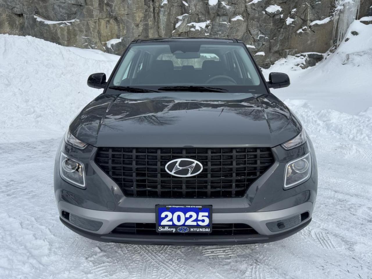 2025 Hyundai Venue Essential IVT w/Two-Tone Photo2