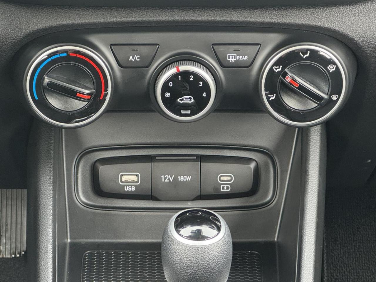 2025 Hyundai Venue Essential IVT w/Two-Tone Photo