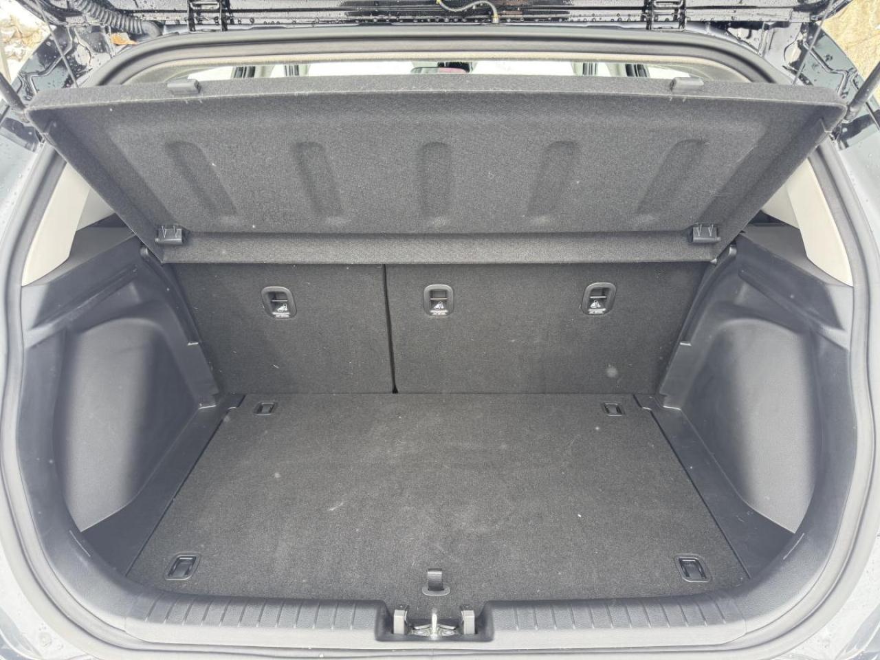 2025 Hyundai Venue Essential IVT w/Two-Tone Photo