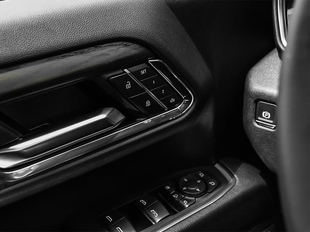 2025 GMC Sierra 2500 HD 4WD Crew Cab Standard Box SLT Photo