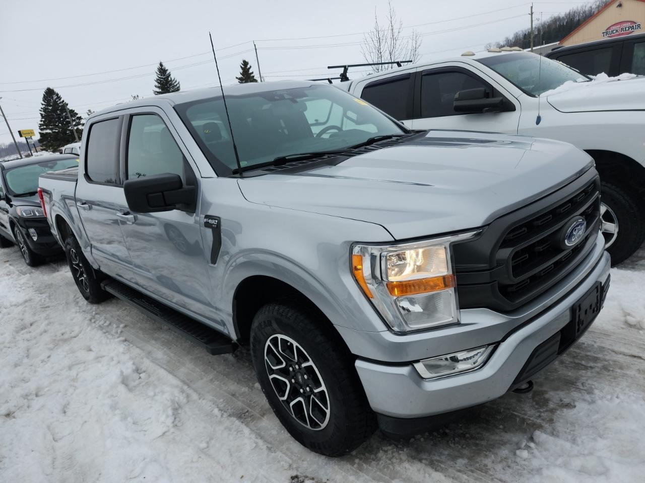 2022 Ford F-150 5.0 V8 | 301A | XLT | SPORT | SUPER CREW | 4X4 Photo