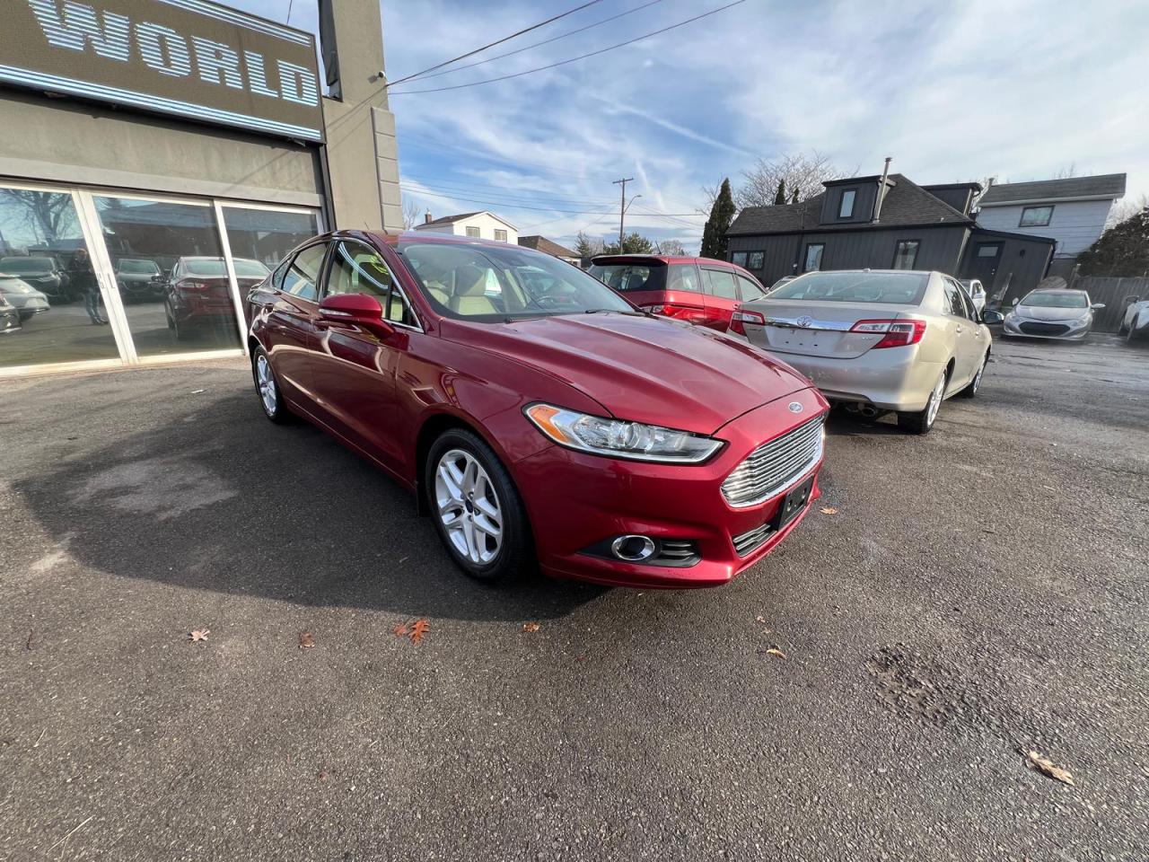 2016 Ford Fusion SE**LEATHER*LOW KMS** Photo2