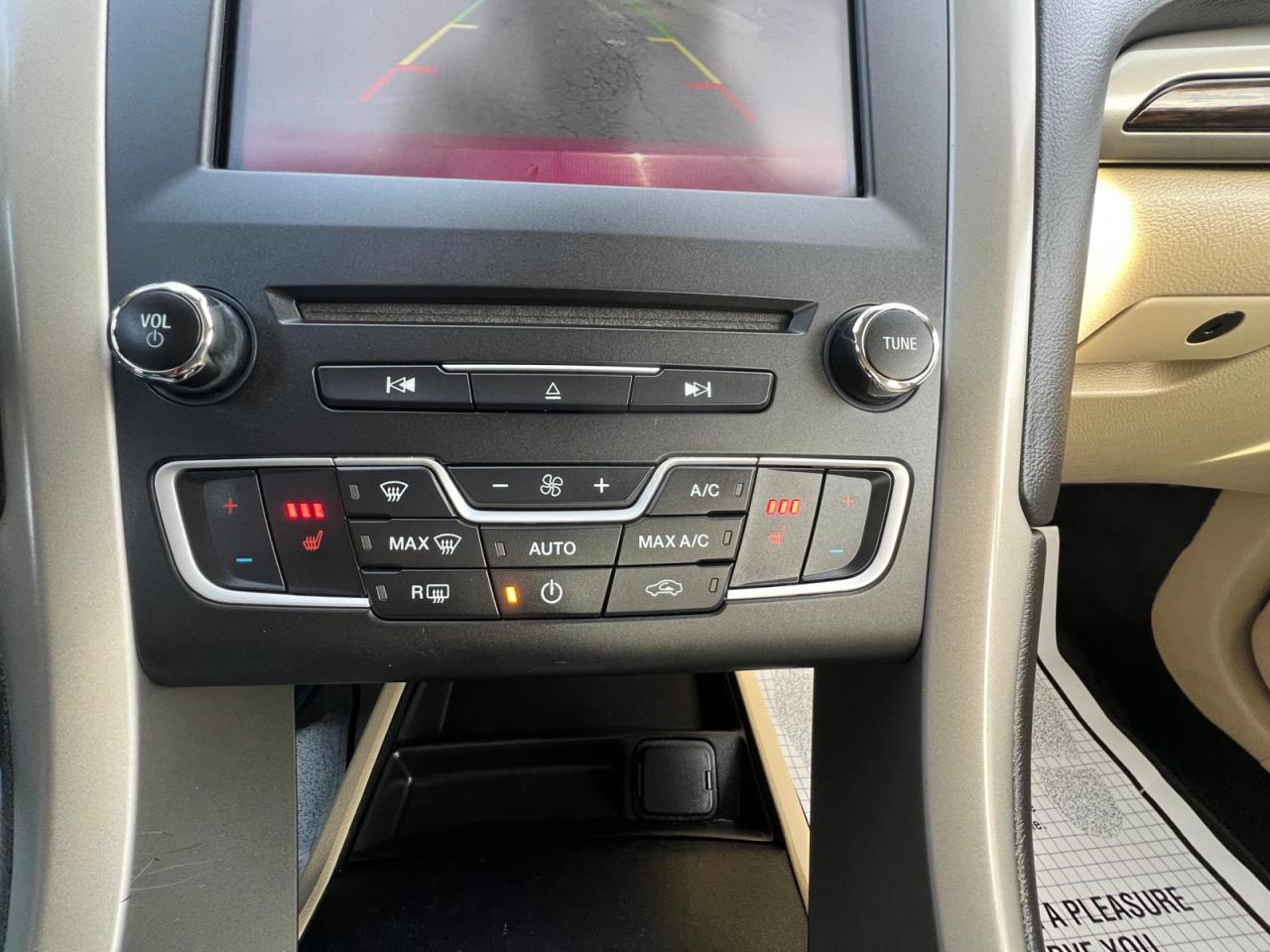 2016 Ford Fusion SE**LEATHER*LOW KMS** Photo