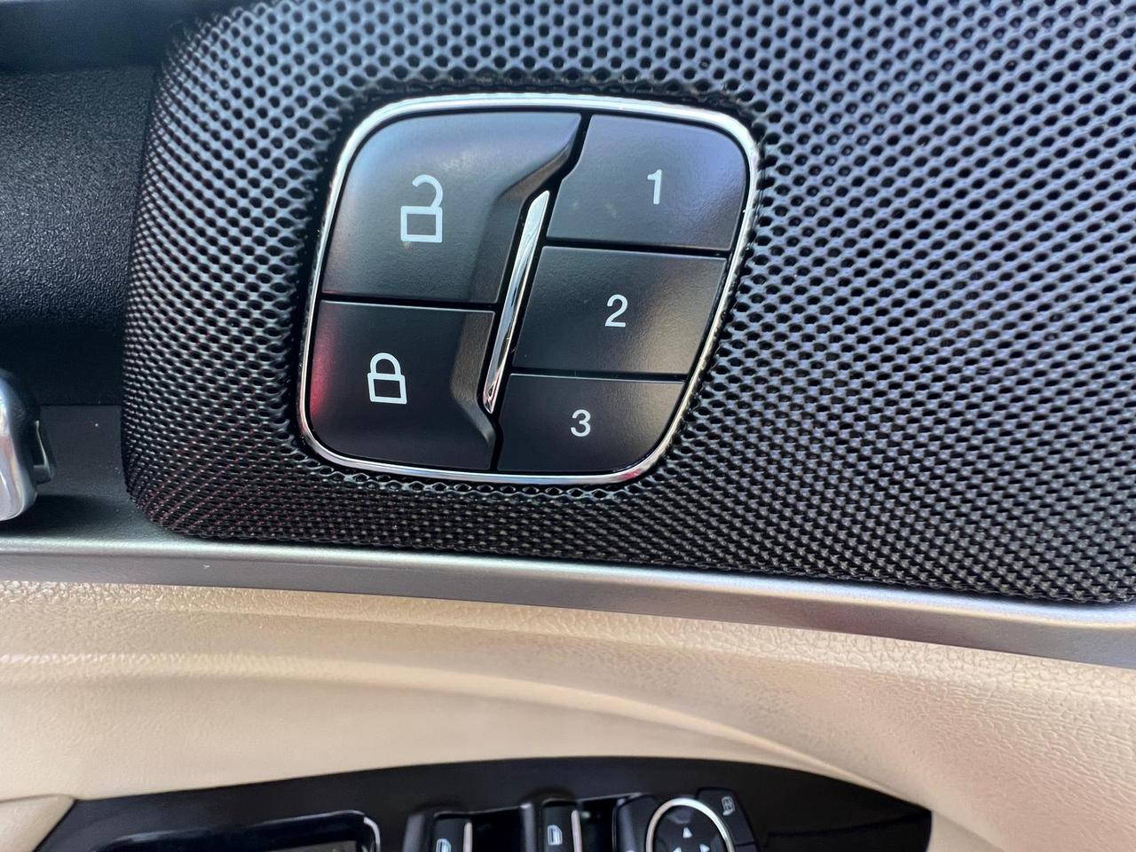 2016 Ford Fusion SE**LEATHER*LOW KMS** Photo