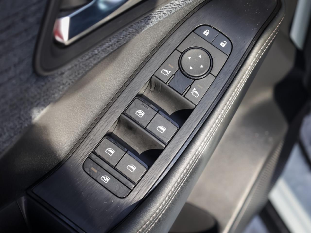 2023 Nissan Rogue SV Moonroof  - Moonroof -  Apple CarPlay - $200 B/W Photo