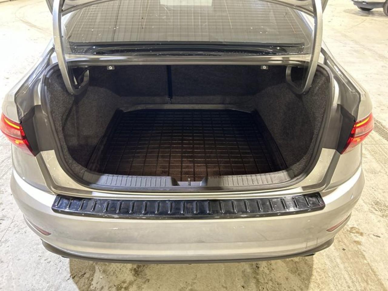 2021 Volkswagen Jetta GLI | Sunroof | Remote Start | Leather Seats | Heated Seats Photo