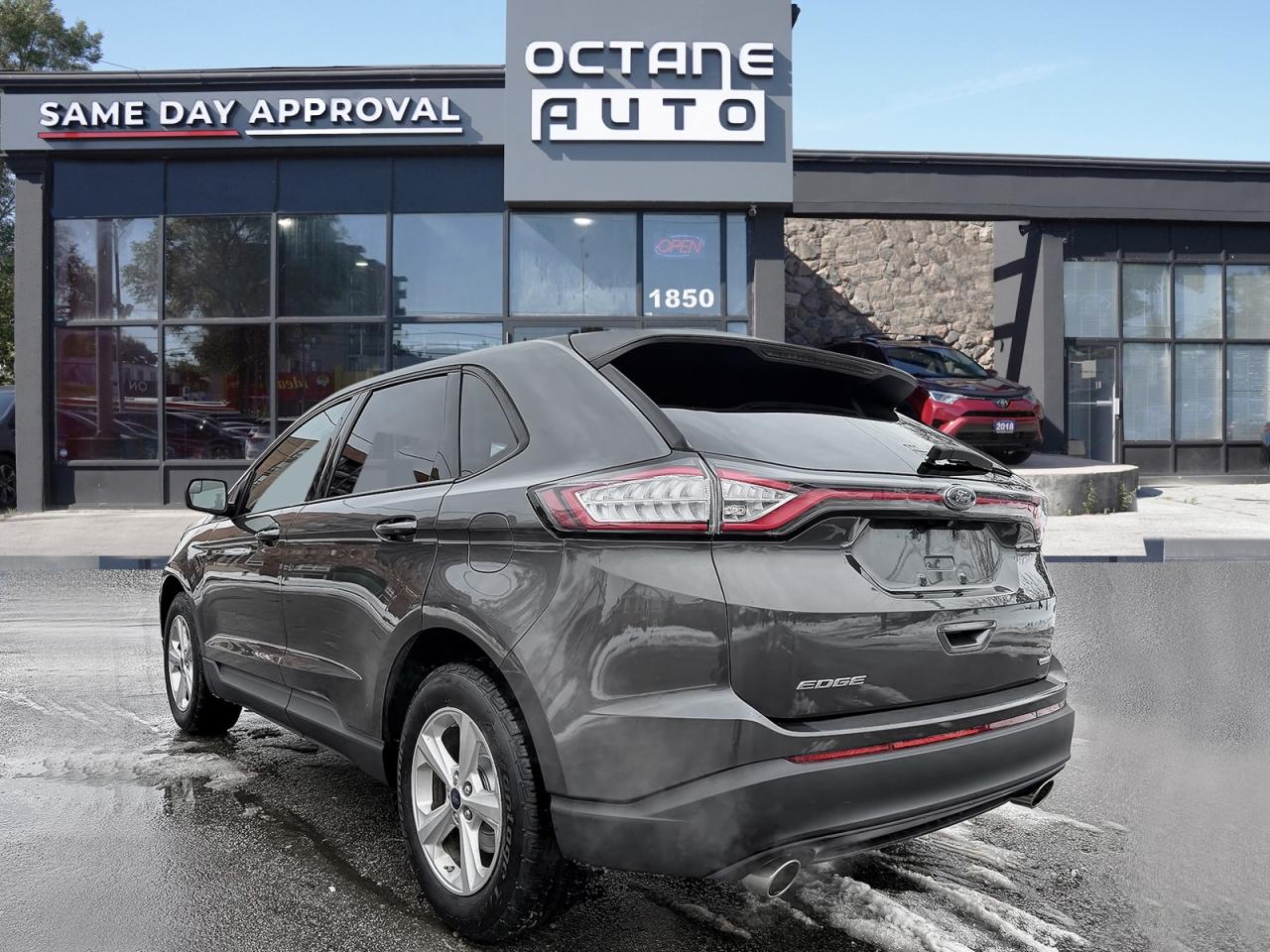 2015 Ford Edge SE FWD Photo3