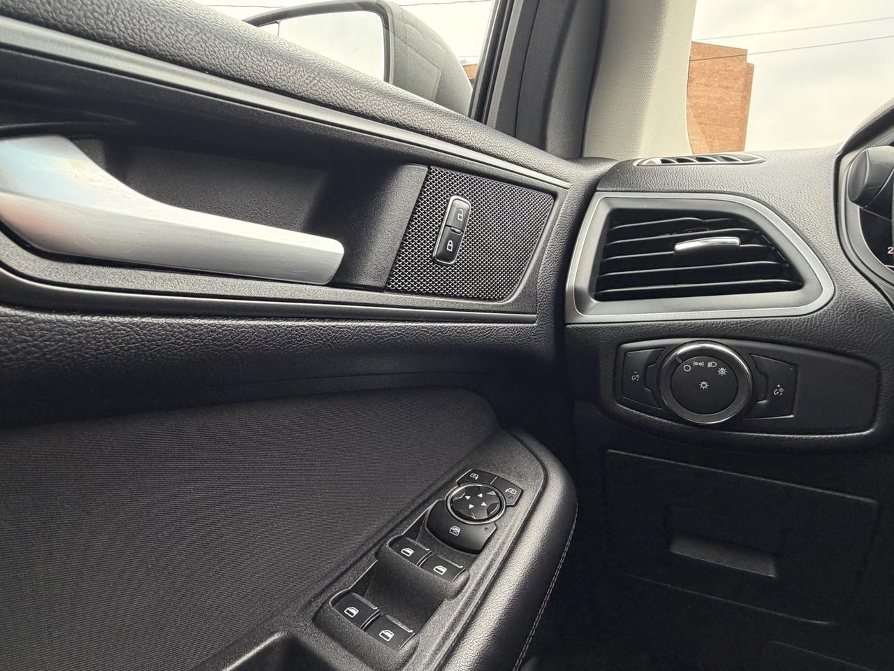 2015 Ford Edge SE FWD Photo