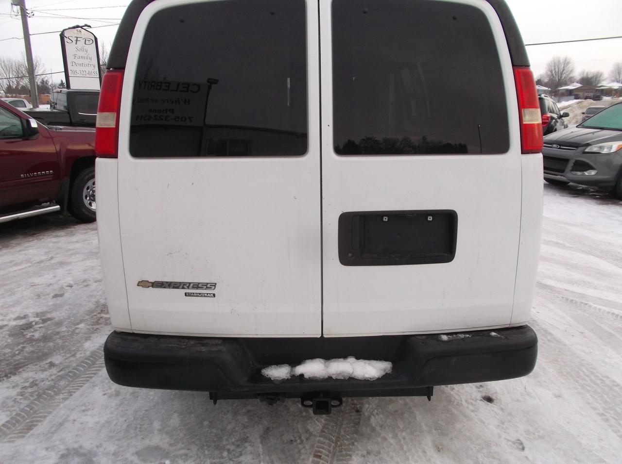 2014 Chevrolet Cargo Van EXPRESS G1500 Photo3