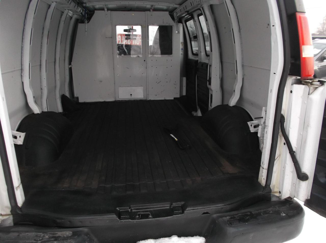 2014 Chevrolet Cargo Van EXPRESS G1500 Photo