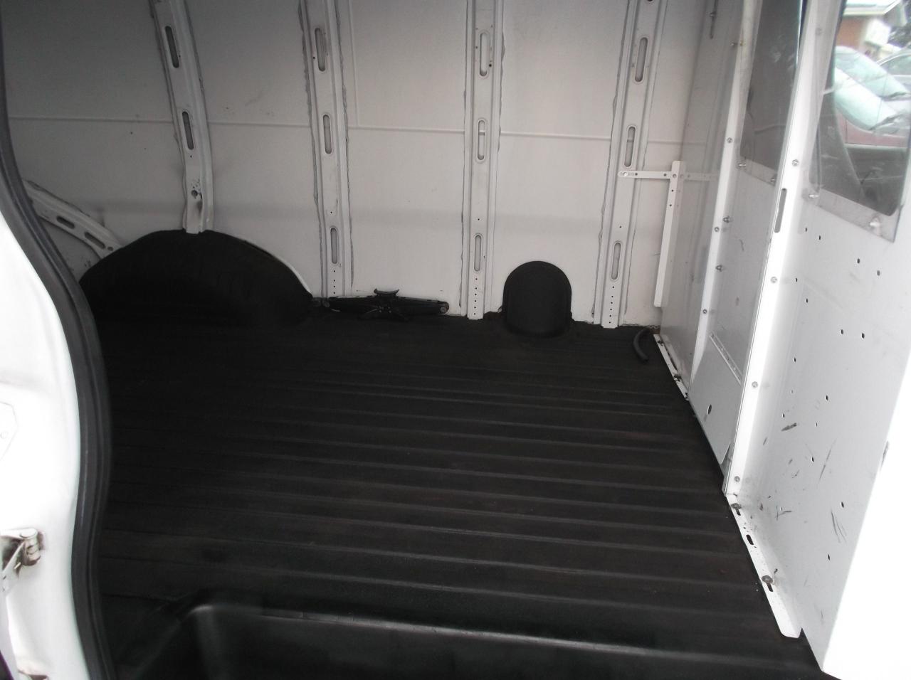 2014 Chevrolet Cargo Van EXPRESS G1500 Photo