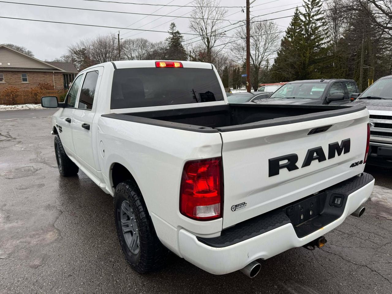 2019 RAM 1500 Classic EXPRESS 4X4 CREW CAB 5'7" BOX - Photo #5