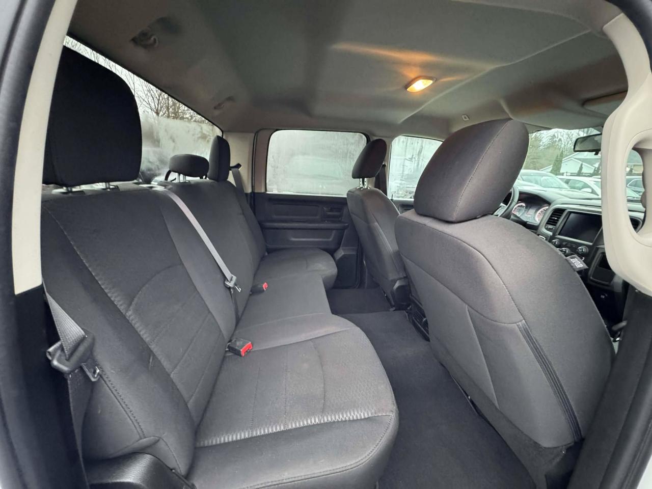 2019 RAM 1500 Classic EXPRESS 4X4 CREW CAB 5'7" BOX - Photo #10