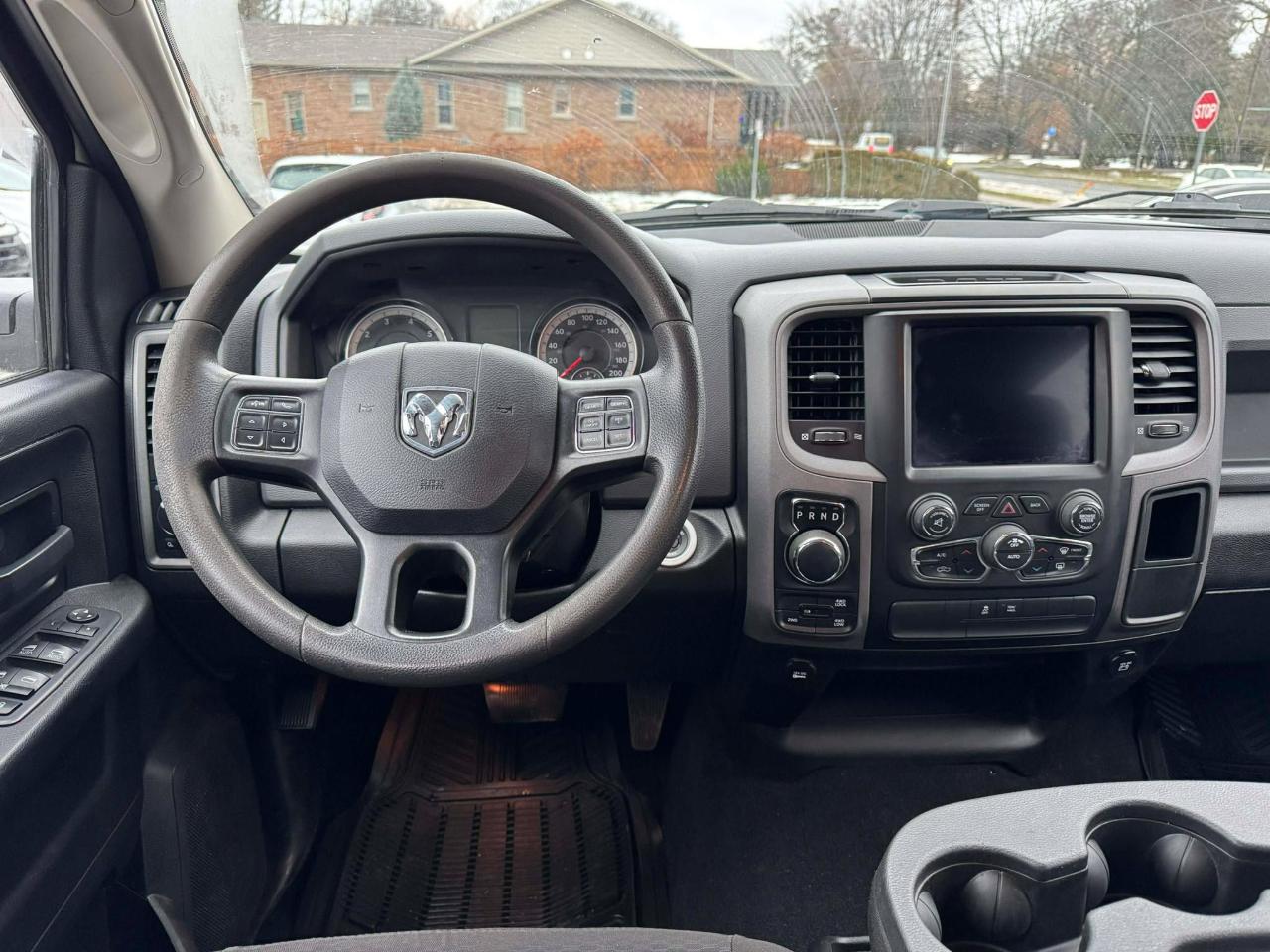 2019 RAM 1500 Classic EXPRESS 4X4 CREW CAB 5'7" BOX - Photo #12