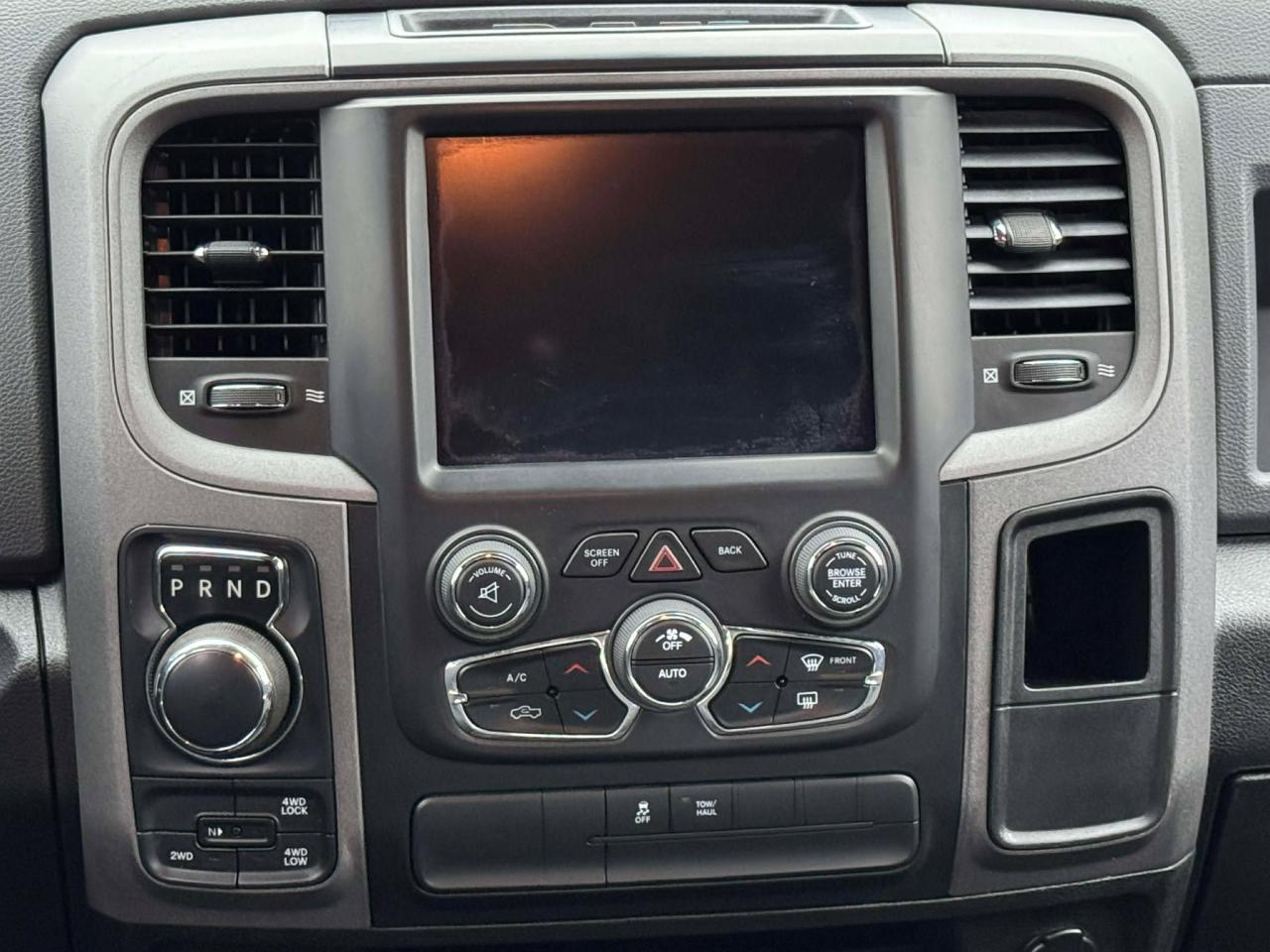 2019 RAM 1500 Classic EXPRESS 4X4 CREW CAB 5'7" BOX - Photo #14