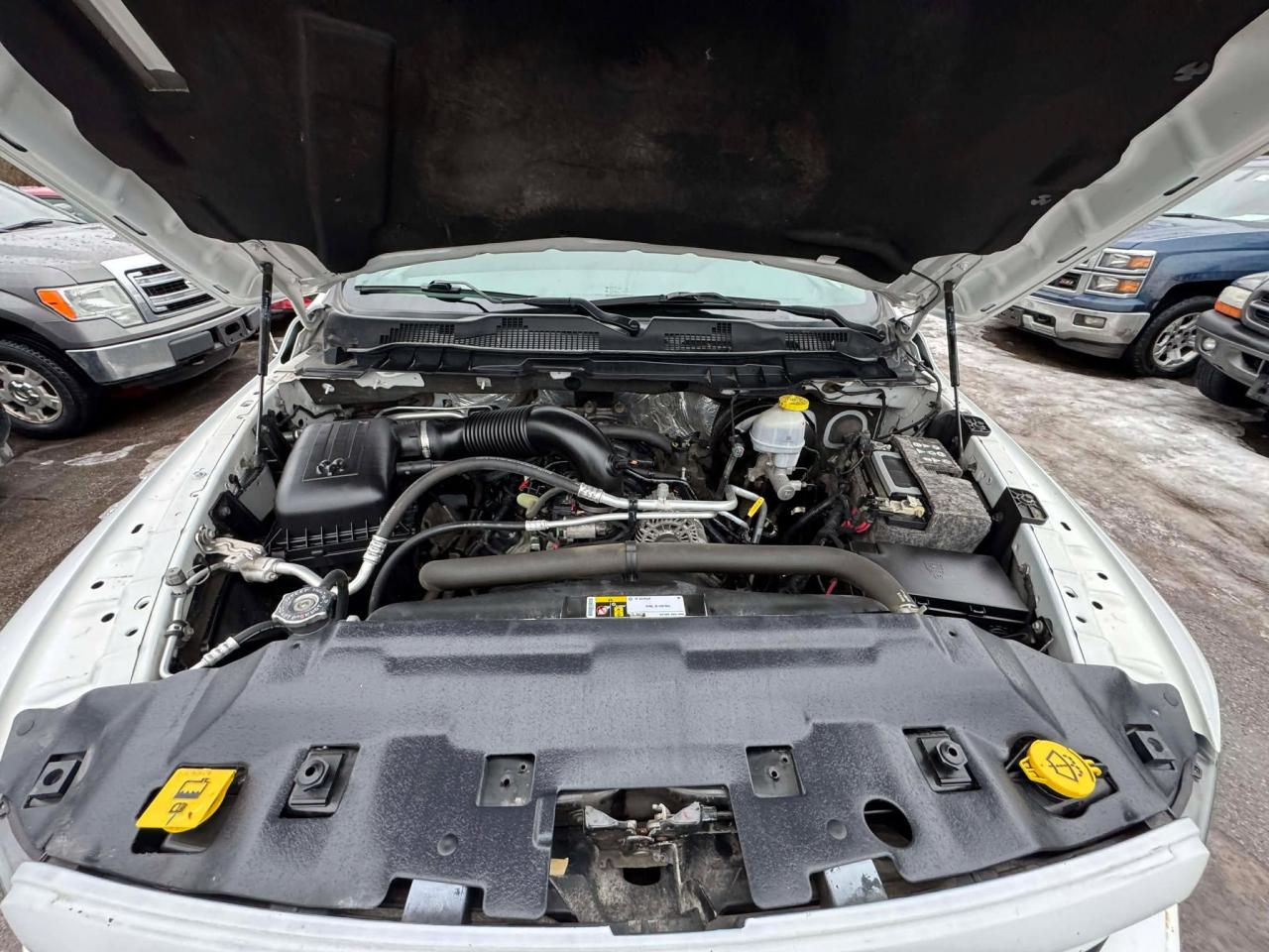 2019 RAM 1500 Classic EXPRESS 4X4 CREW CAB 5'7" BOX - Photo #17