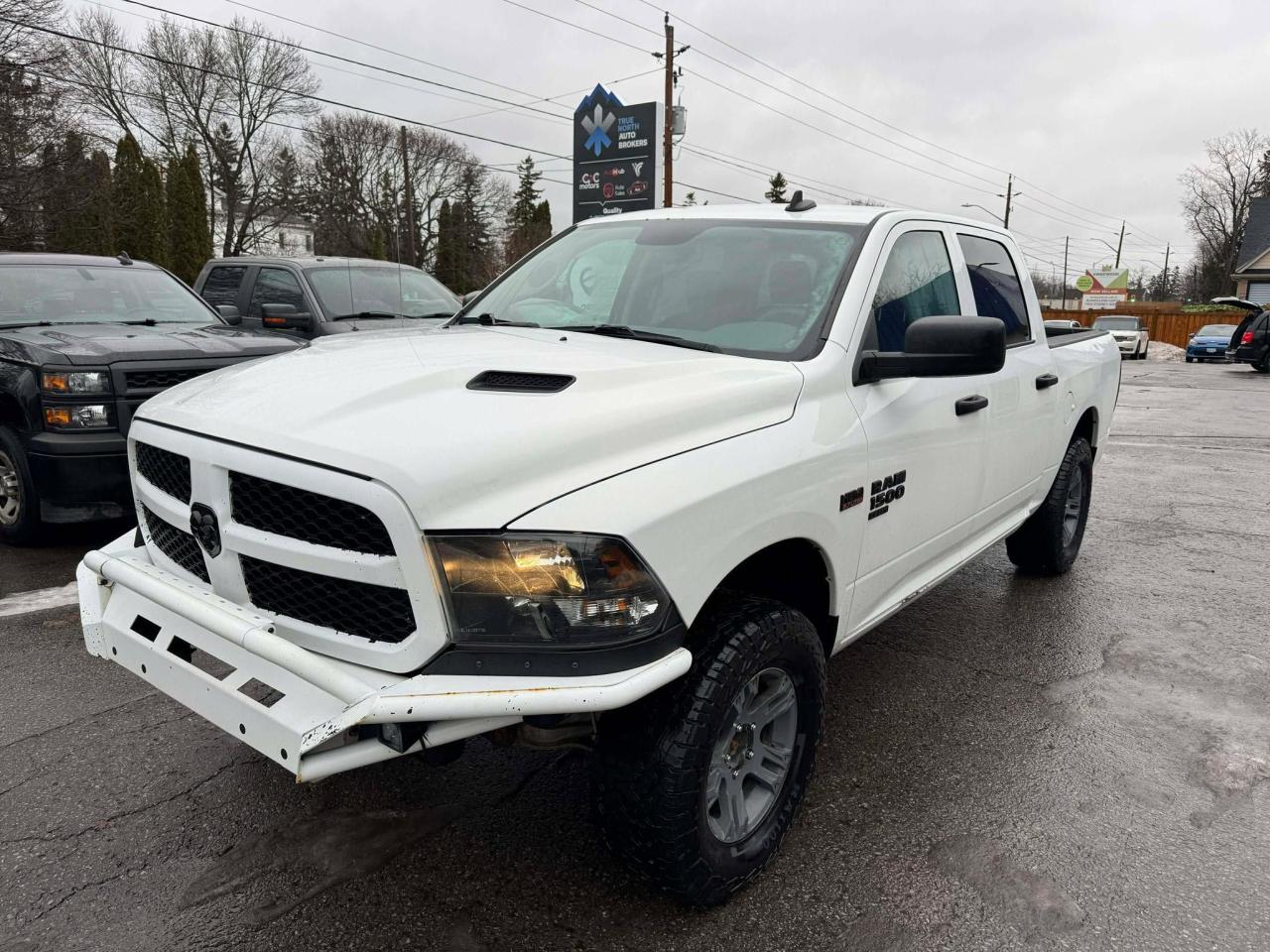 2019 RAM 1500 Classic EXPRESS 4X4 CREW CAB 5'7" BOX Photo2