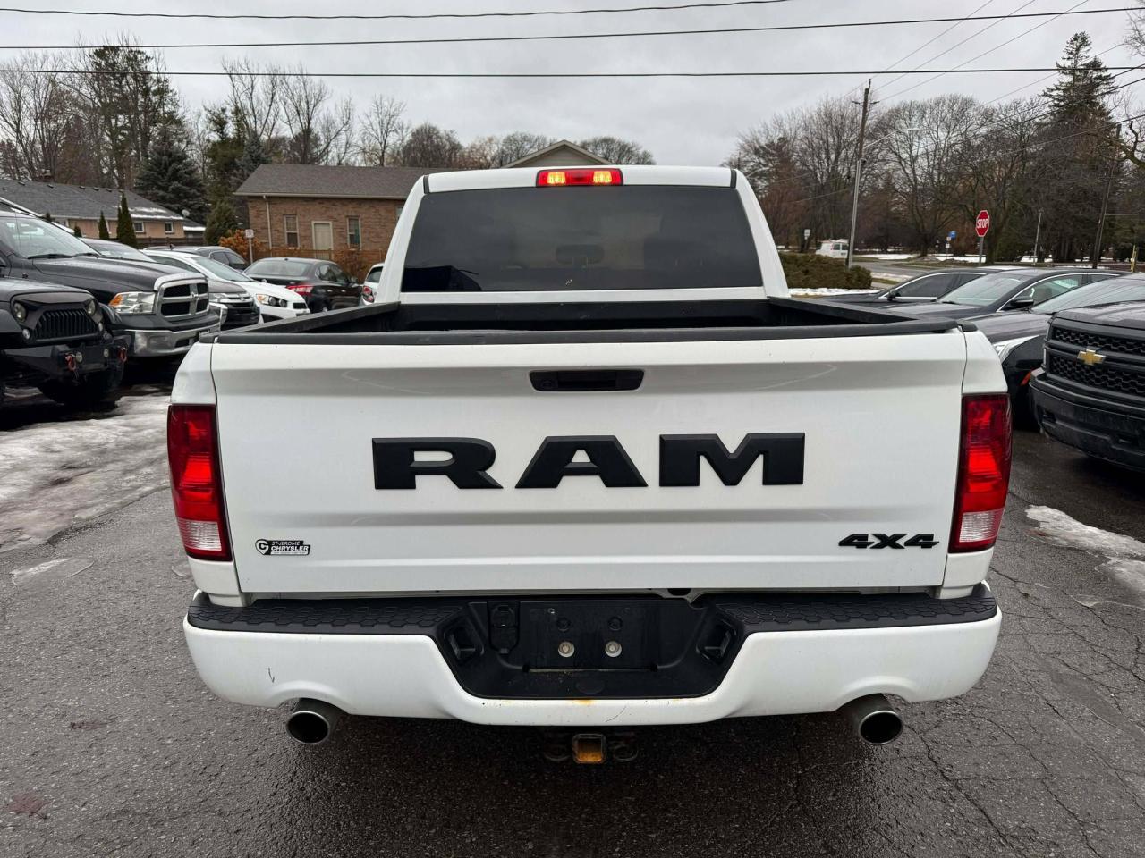2019 RAM 1500 Classic EXPRESS 4X4 CREW CAB 5'7" BOX Photo