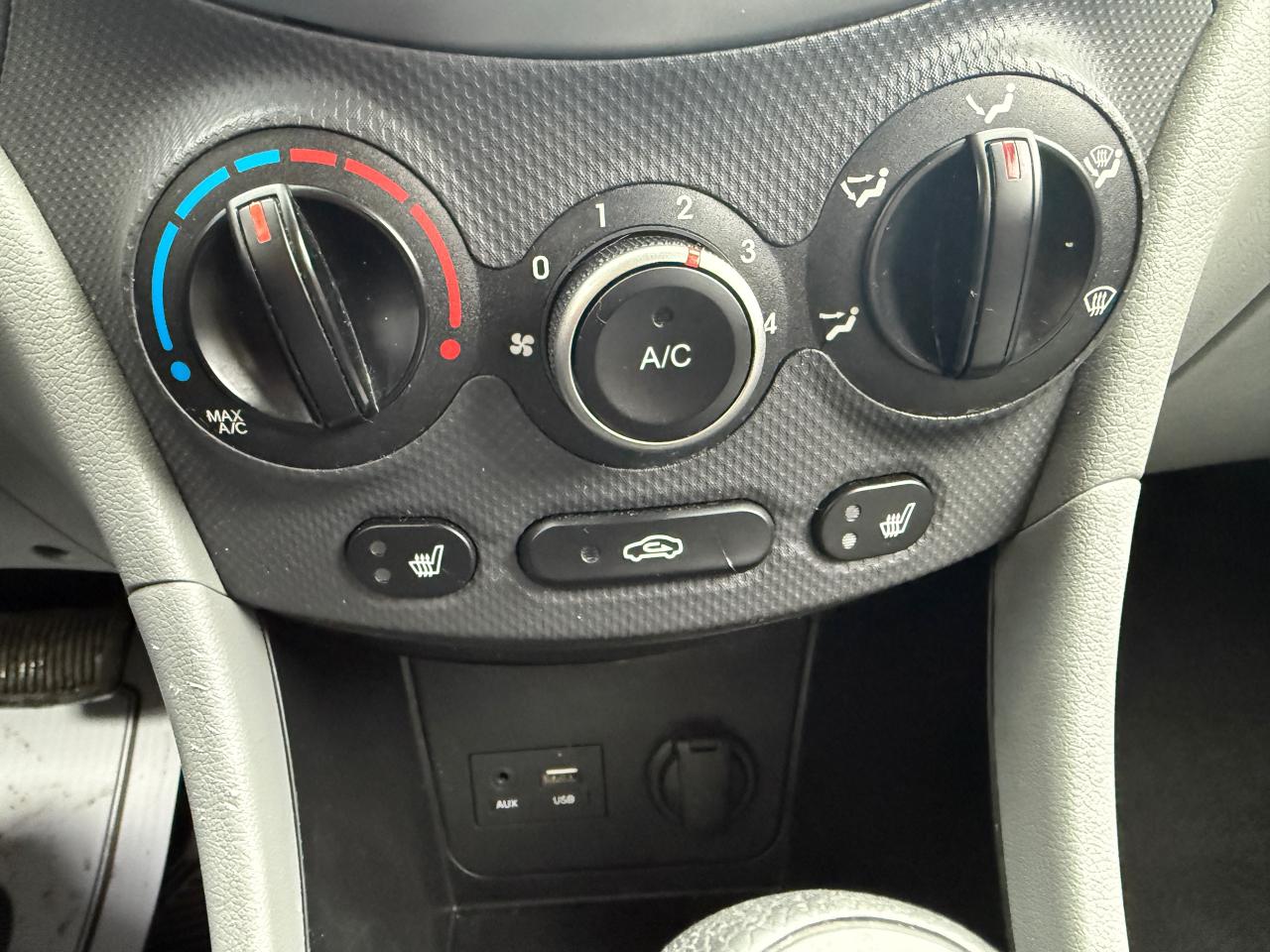 2015 Hyundai Accent GL Photo