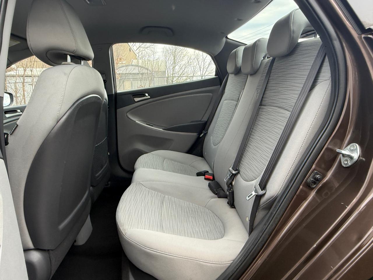 2015 Hyundai Accent GL Photo