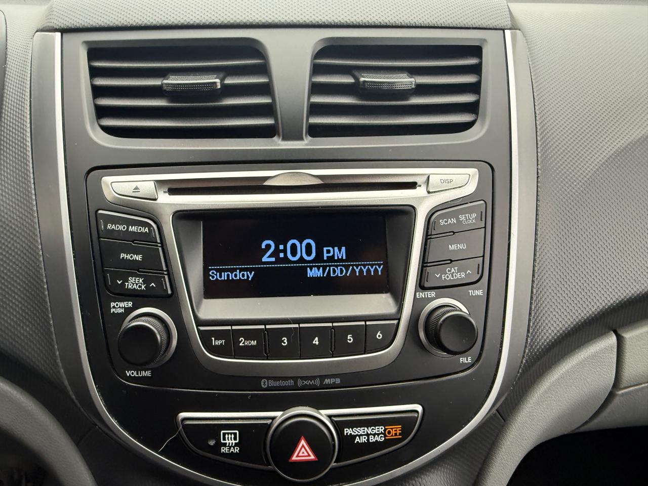 2015 Hyundai Accent GL Photo