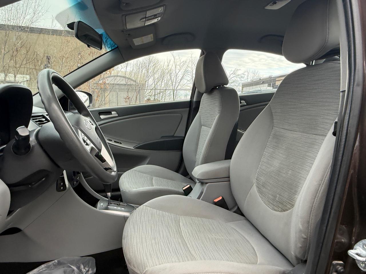 2015 Hyundai Accent GL Photo