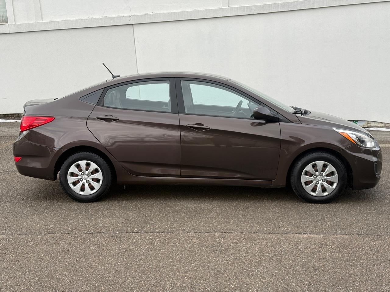2015 Hyundai Accent GL Photo