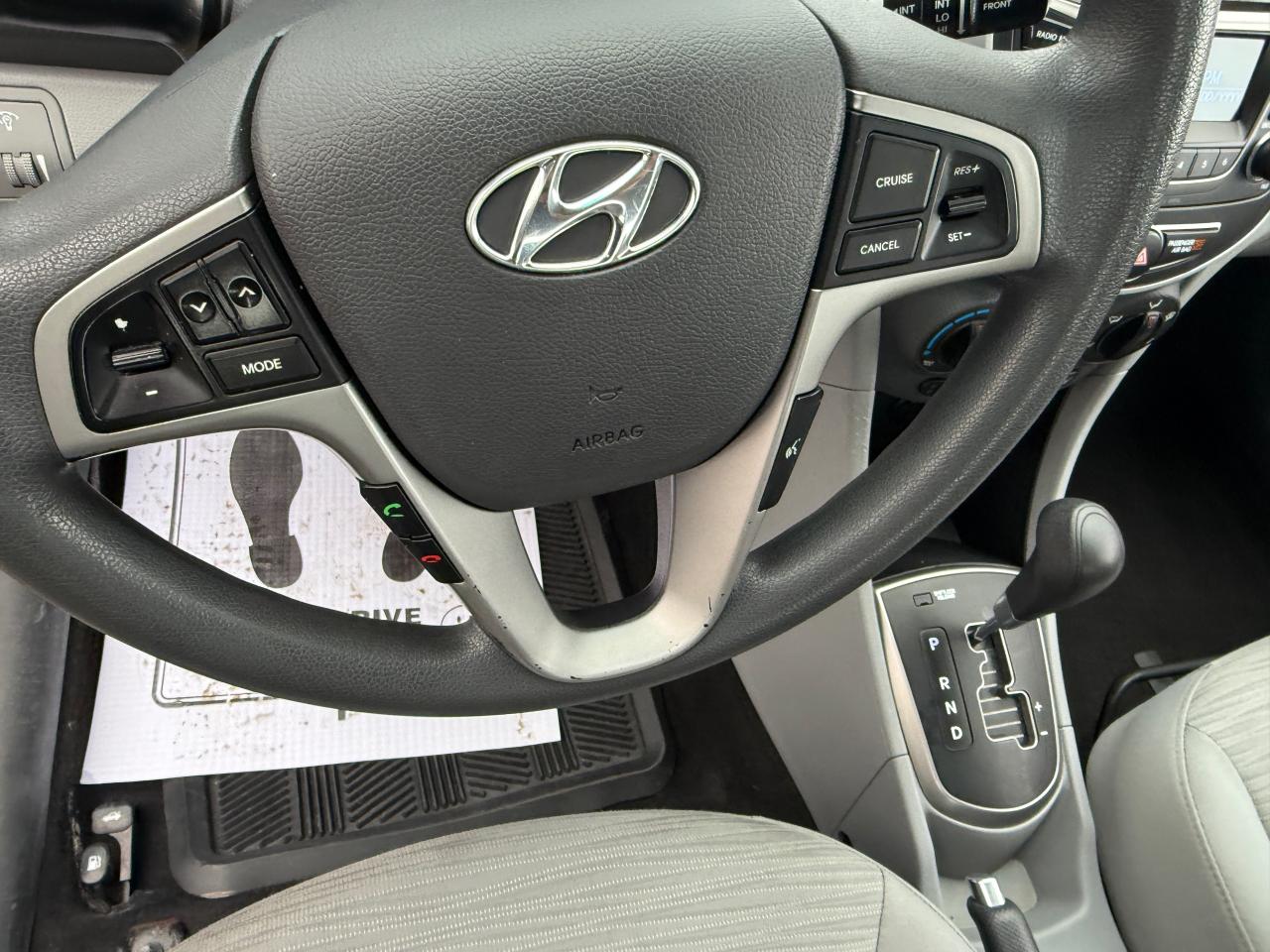 2015 Hyundai Accent GL Photo