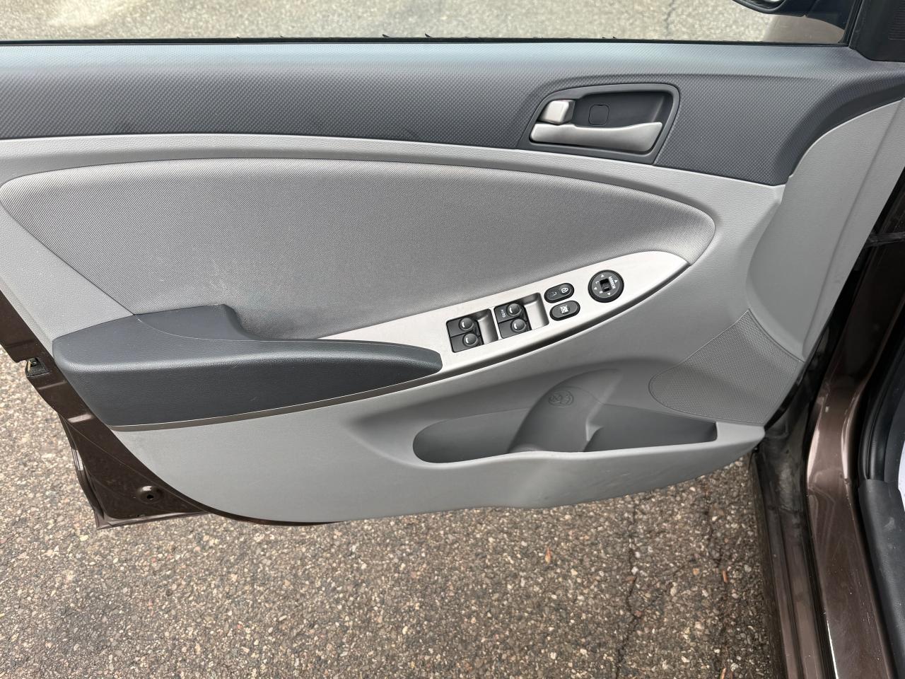 2015 Hyundai Accent 4dr Sdn Auto GL Photo