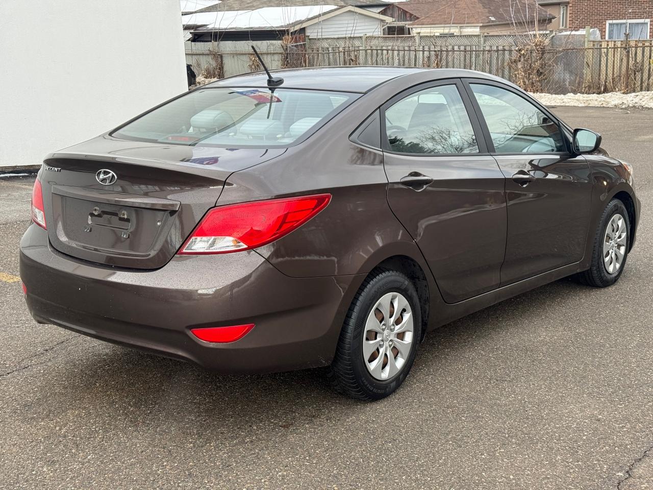 2015 Hyundai Accent GL Photo4