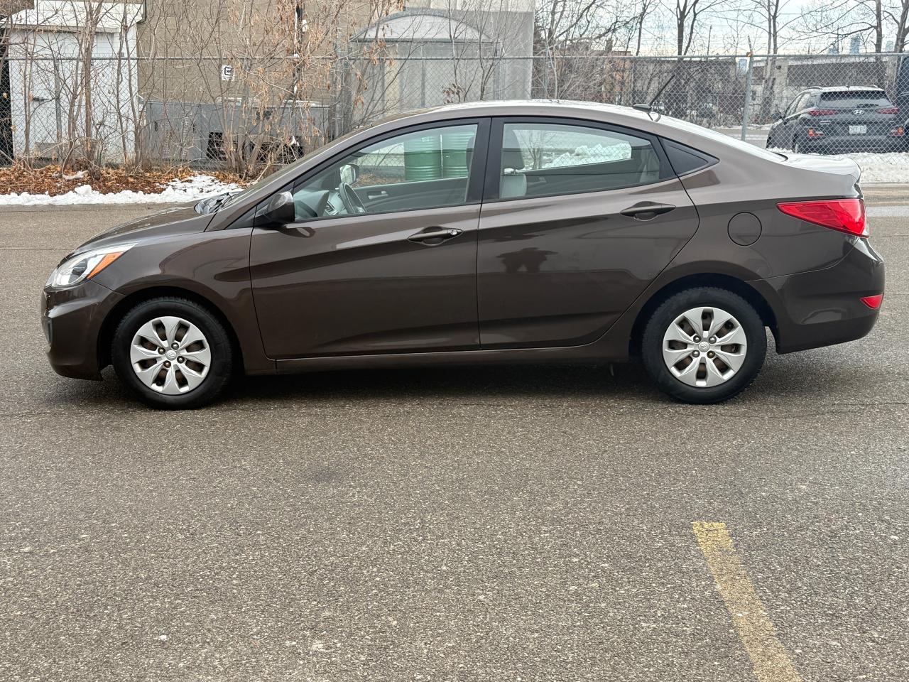 2015 Hyundai Accent GL Photo