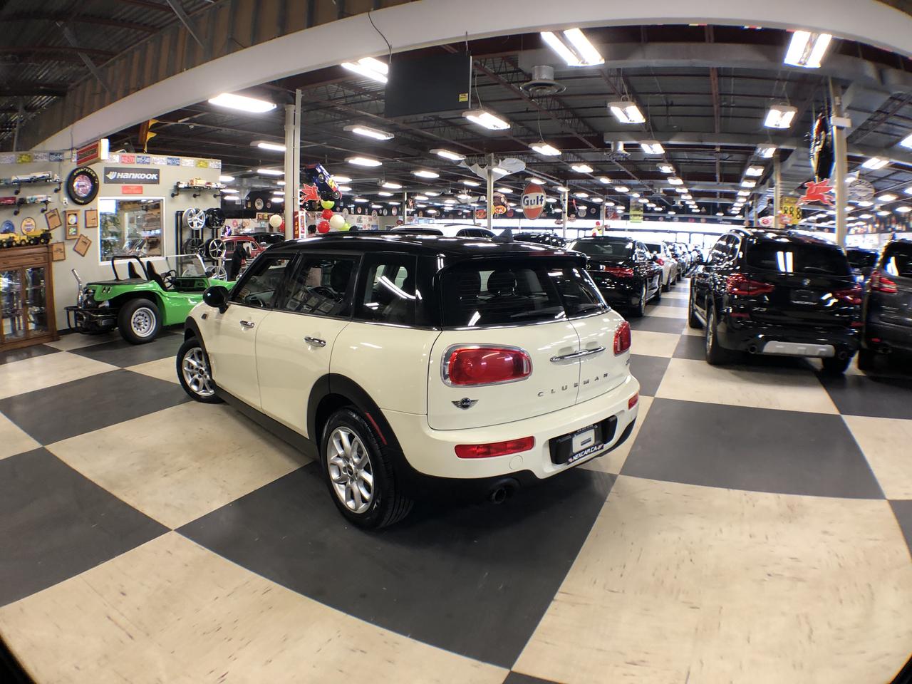 2017 MINI Cooper Clubman COOPER AUTO LEATHER PANO/ROOF B/SPOT REAR CAMERA Photo4