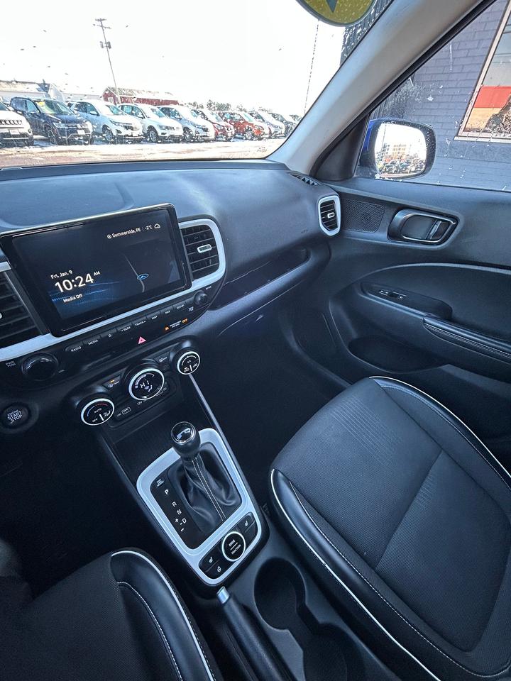 2022 Hyundai Venue Ultimate Photo