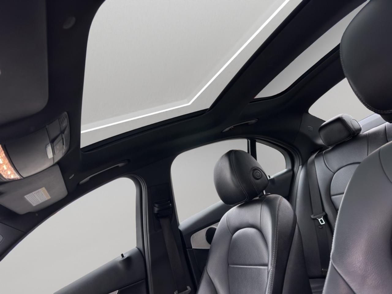 2019 Mercedes-Benz C-Class C300 Photo