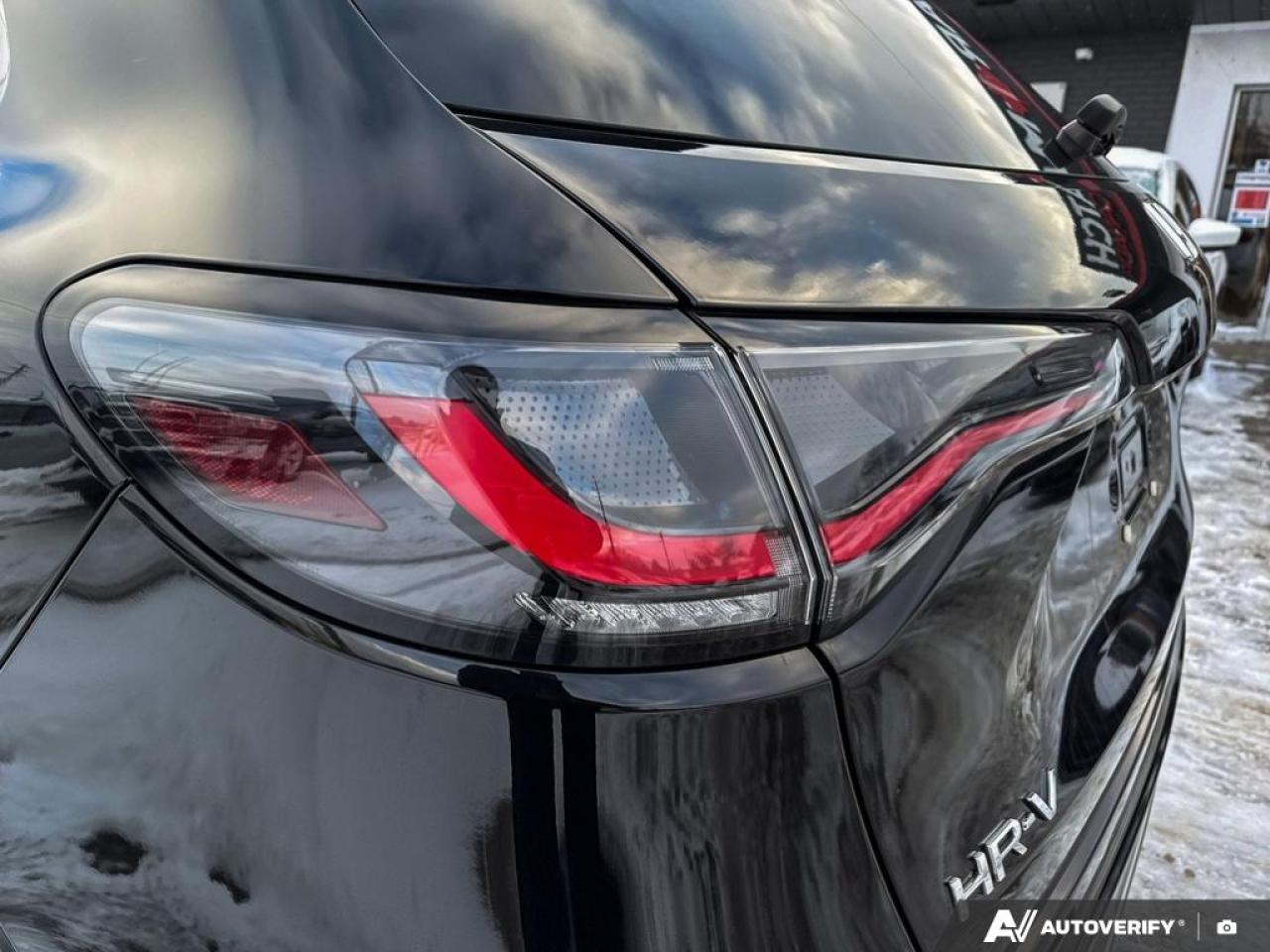 2023 Honda HR-V EX-L / LEATHER / ROOF / NAV / BLINDSPOT / AWD Photo