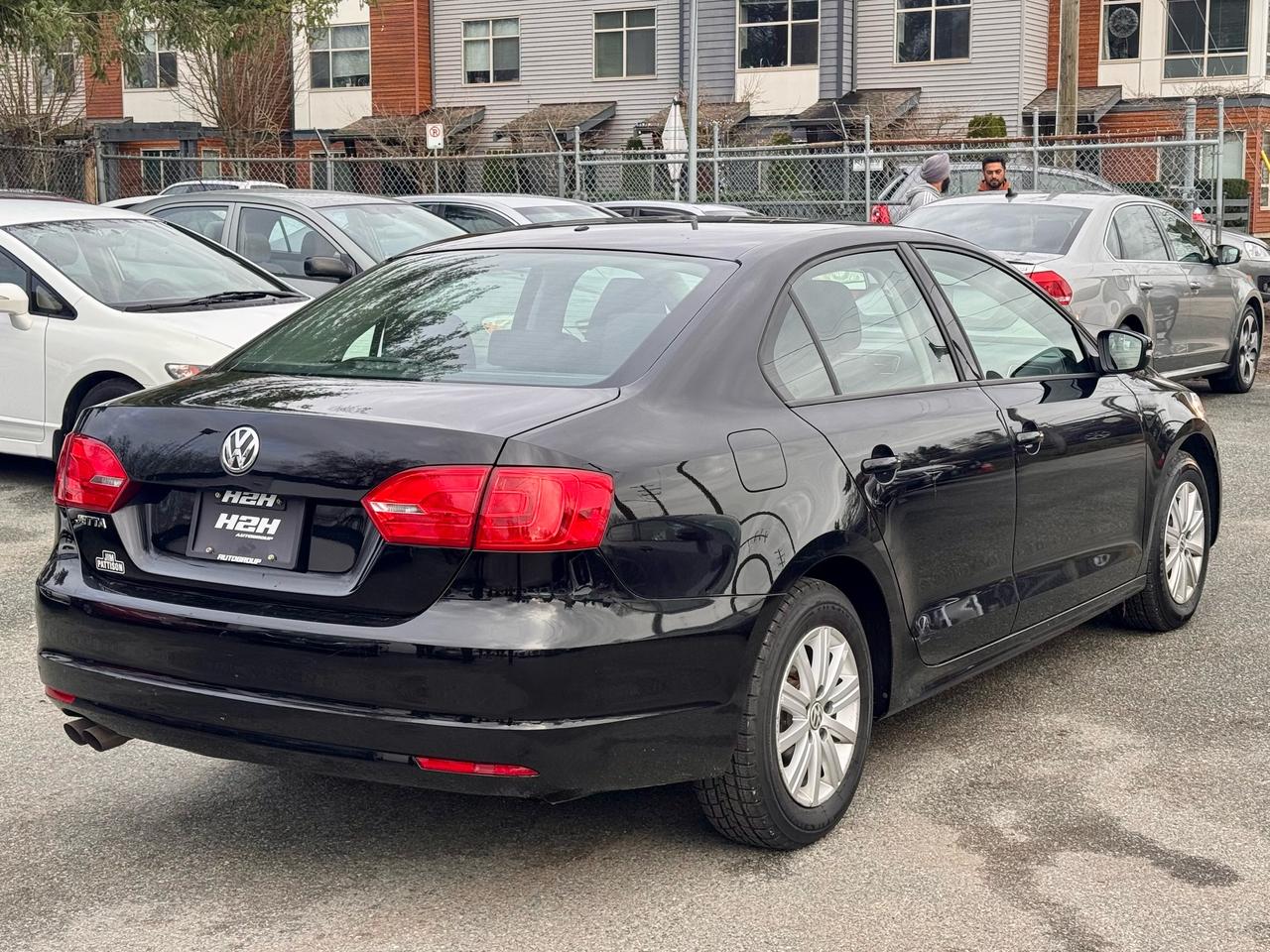 2013 Volkswagen Jetta FINANCING AVAILABLE Photo5