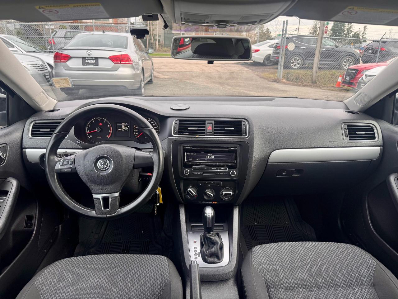 2013 Volkswagen Jetta FINANCING AVAILABLE Photo10