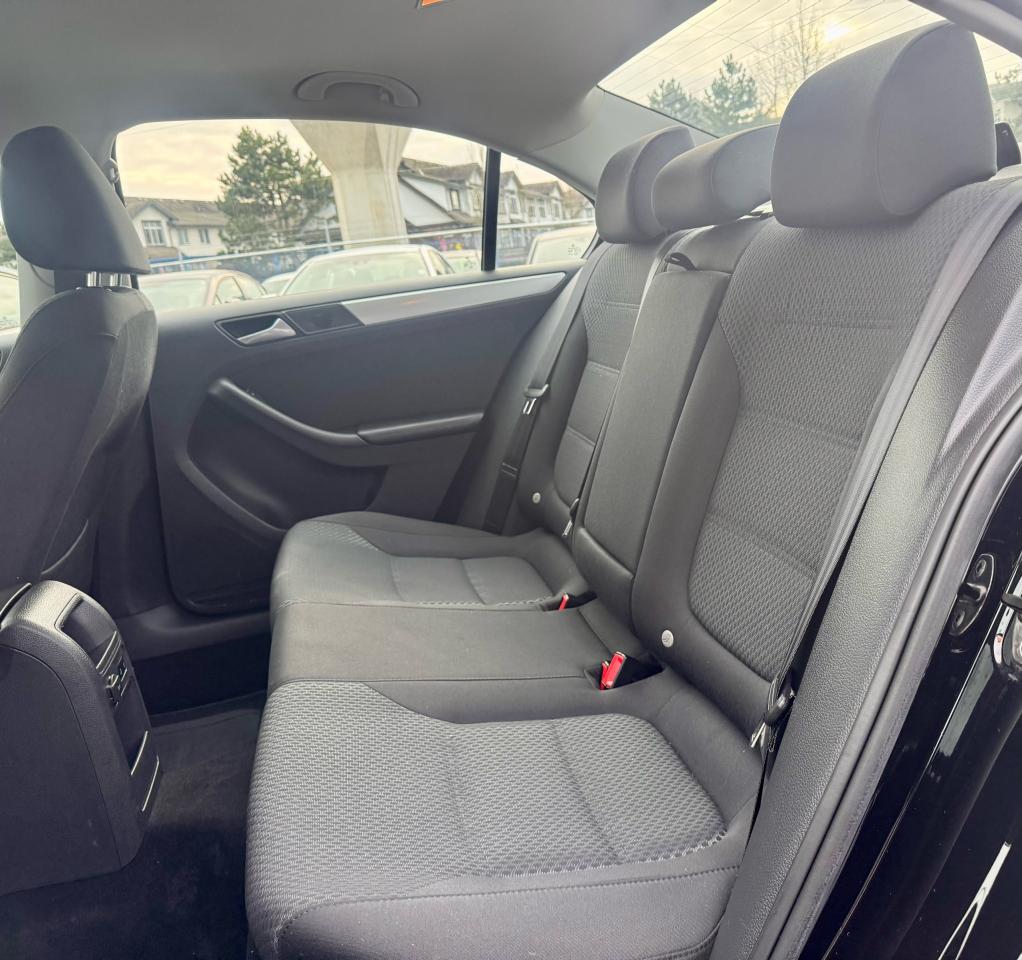 2013 Volkswagen Jetta FINANCING AVAILABLE Photo15