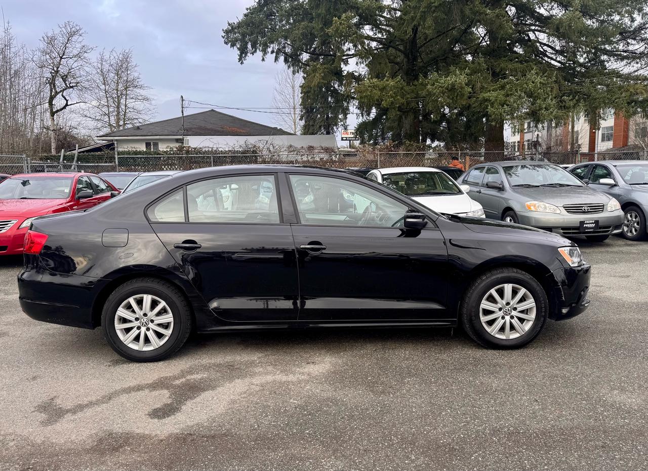 2013 Volkswagen Jetta FINANCING AVAILABLE Photo4